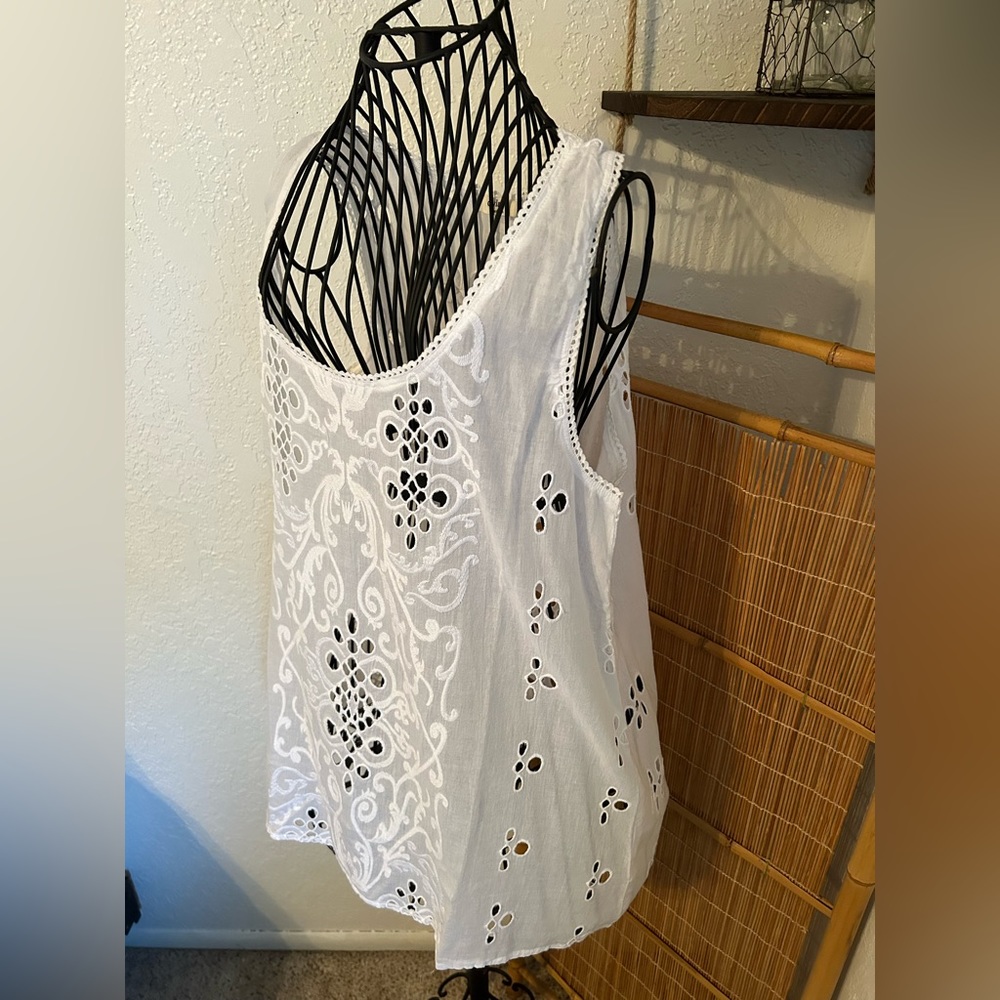 Dylan Embroidered Tank - Picture 4 of 4